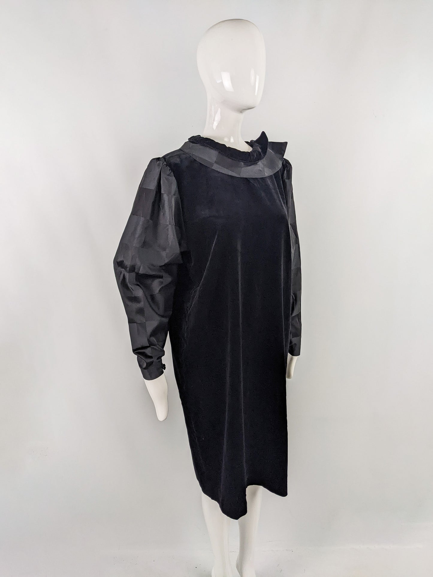Vintage 1980s Black Velvet & Taffeta Balloon Sleeve Party Dress