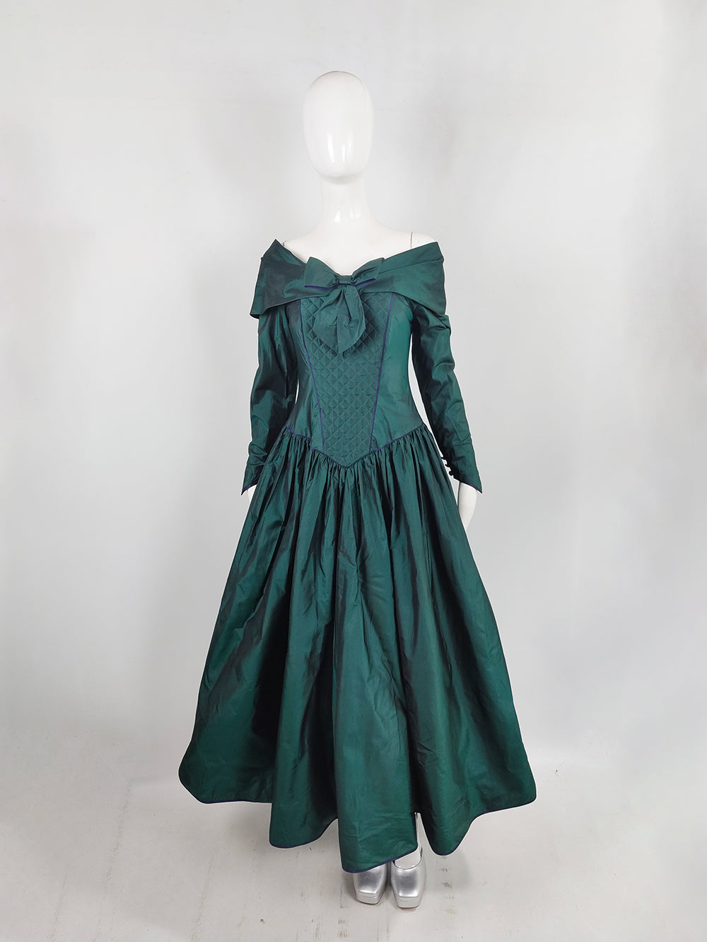 1990s Annabelinda of Oxford vintage women’s green silk taffeta ball gown