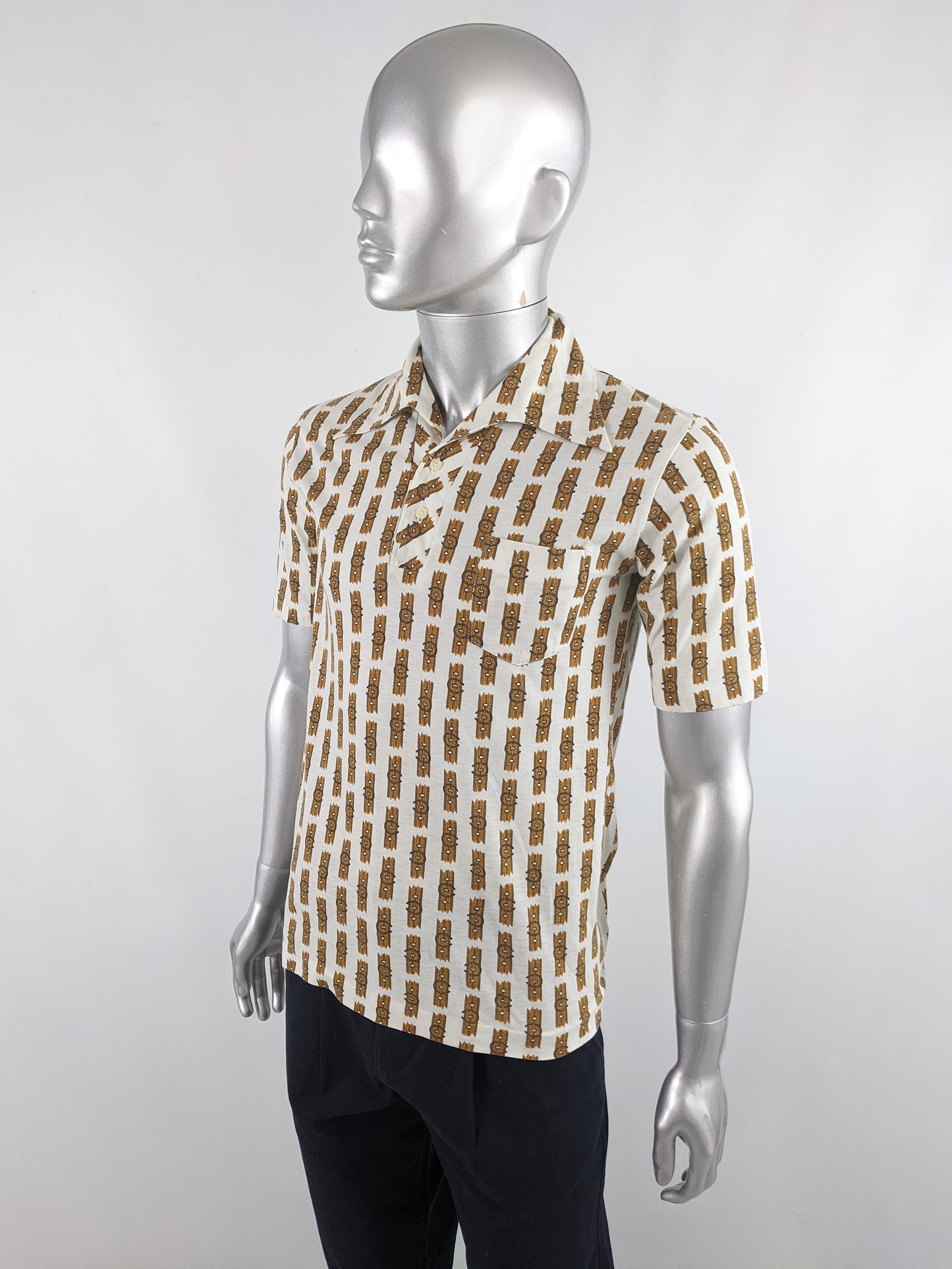 1970s Vintage Mens White Polo Collar Short Sleeve Shirt